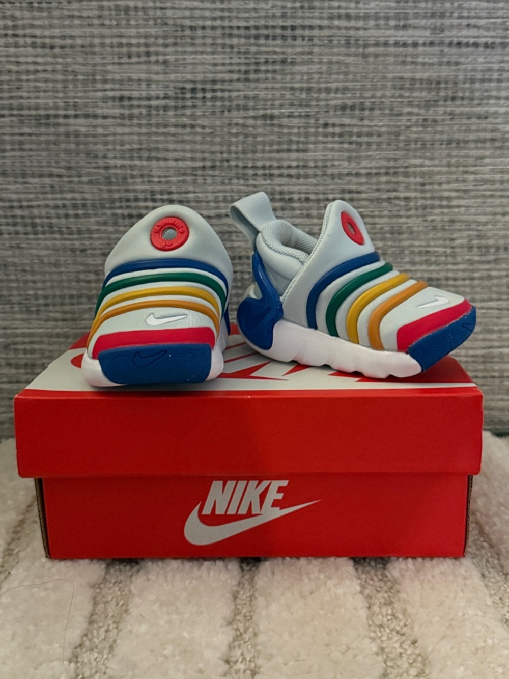 (2C) Nike Toddler DYNAMO GO Flylease Slip-On Sneakers White with Rainbow Stripes
